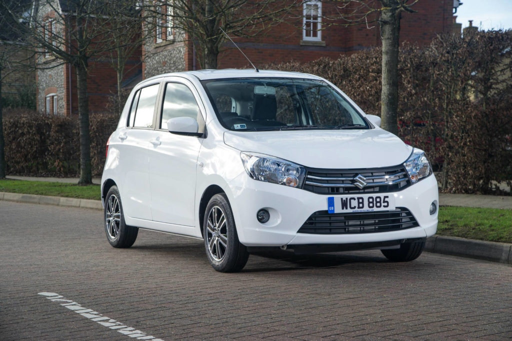 Suzuki Celerio garée devant