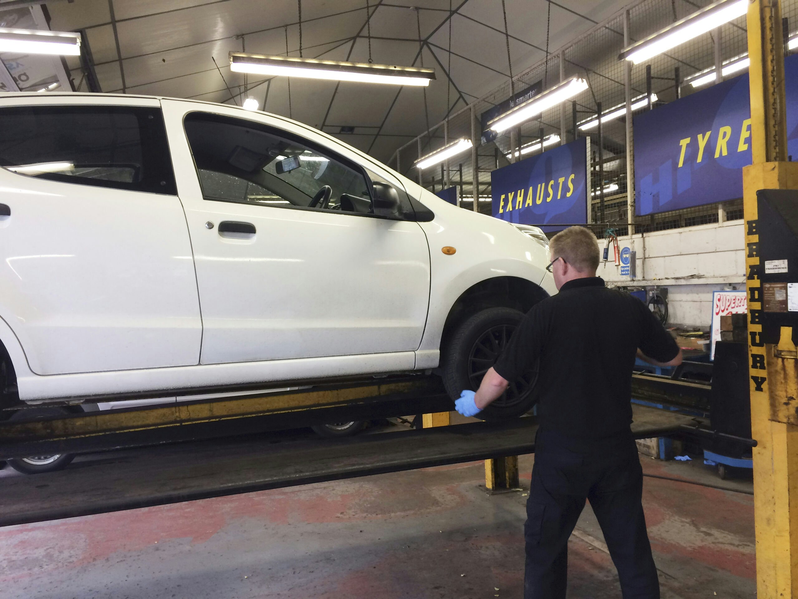 When Will A New Car Need It S First MOT 2024 Update Motorway   Man Doing Mot Scaled 