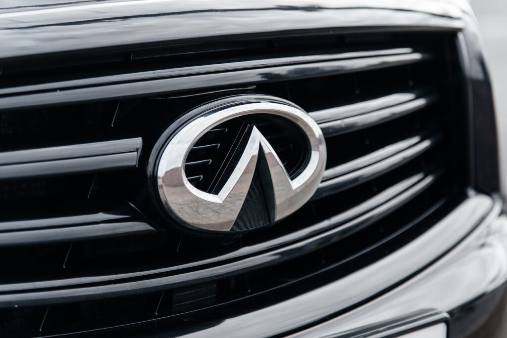 the infiniti logo