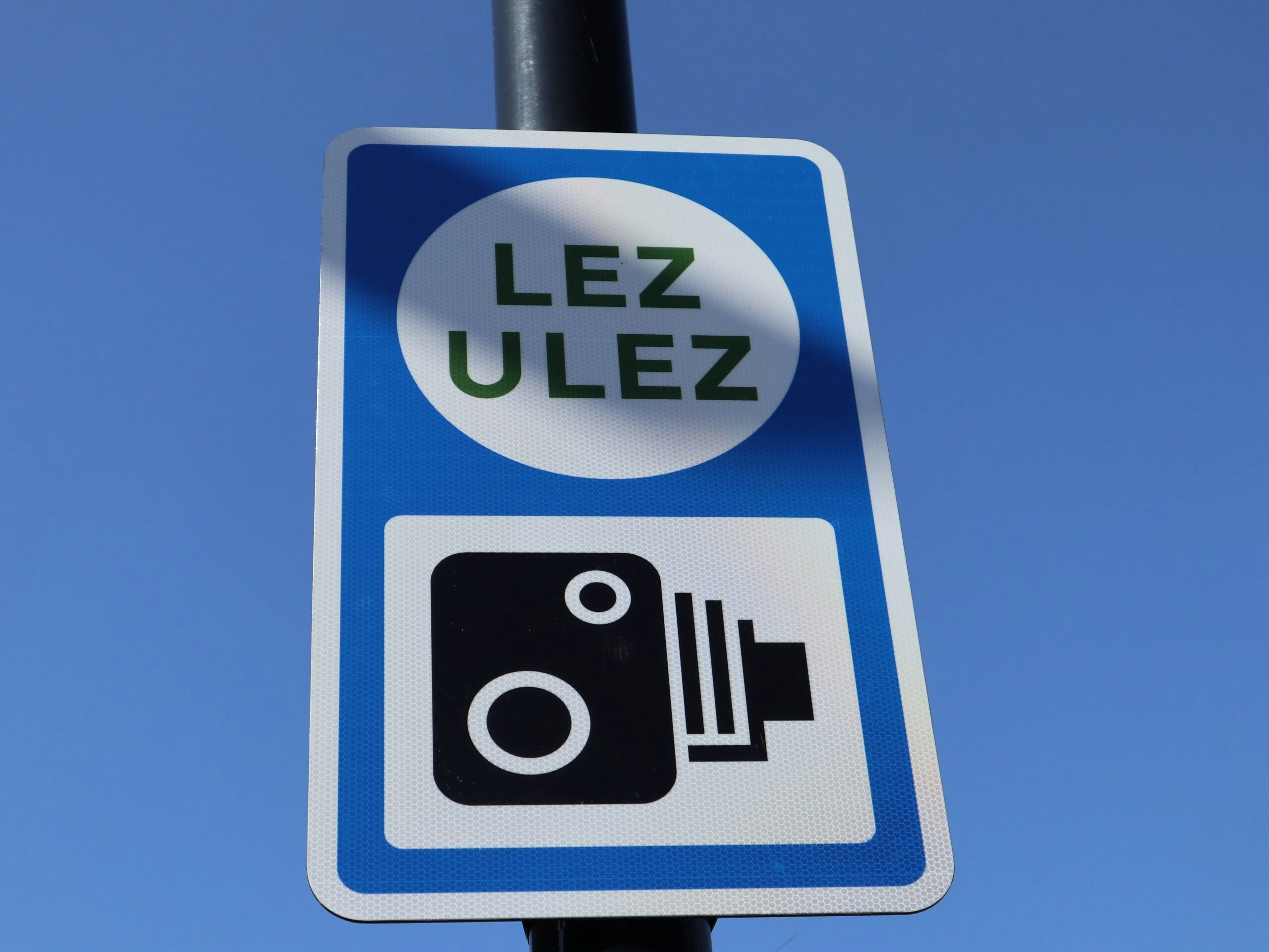 LEZ and ULEZ sign