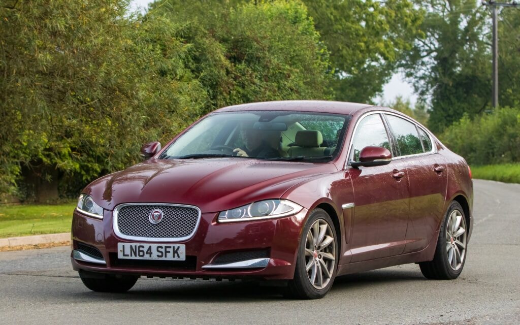 burgundy jaguar XF 