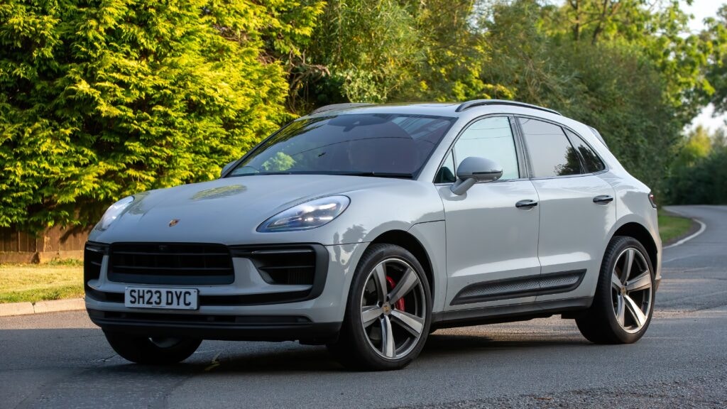 silver porsche macan