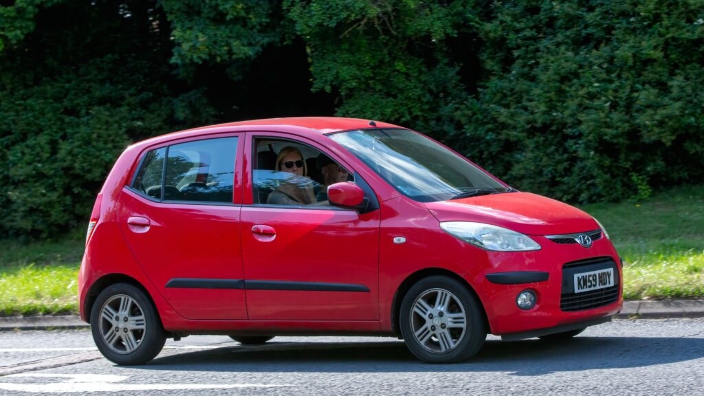 red hyundai i10