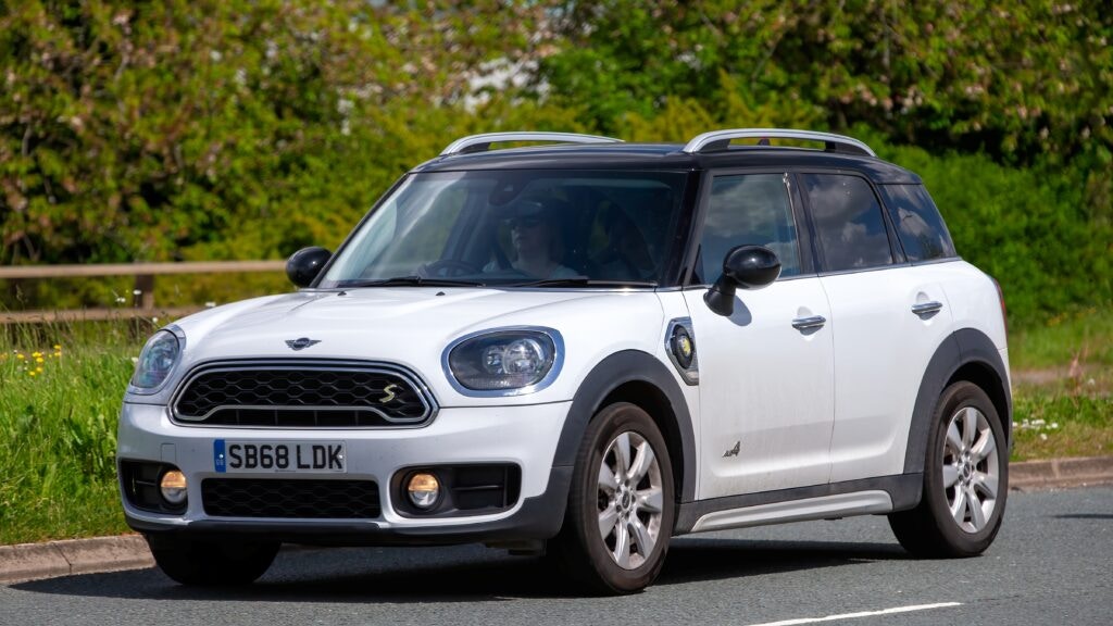 a white mini countryman 