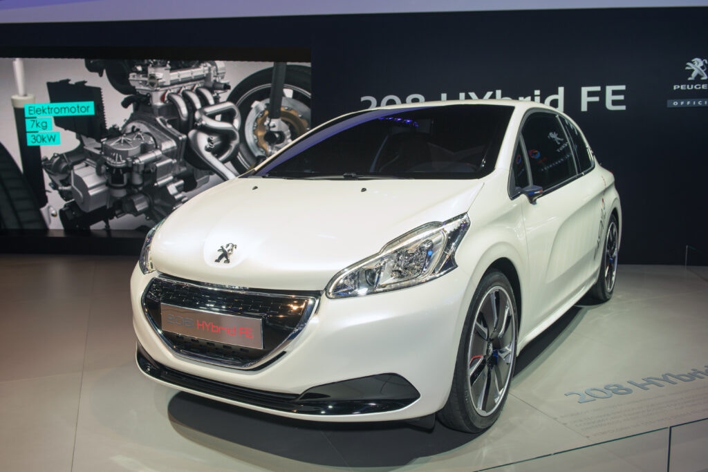 white peugeot 208 hybrid