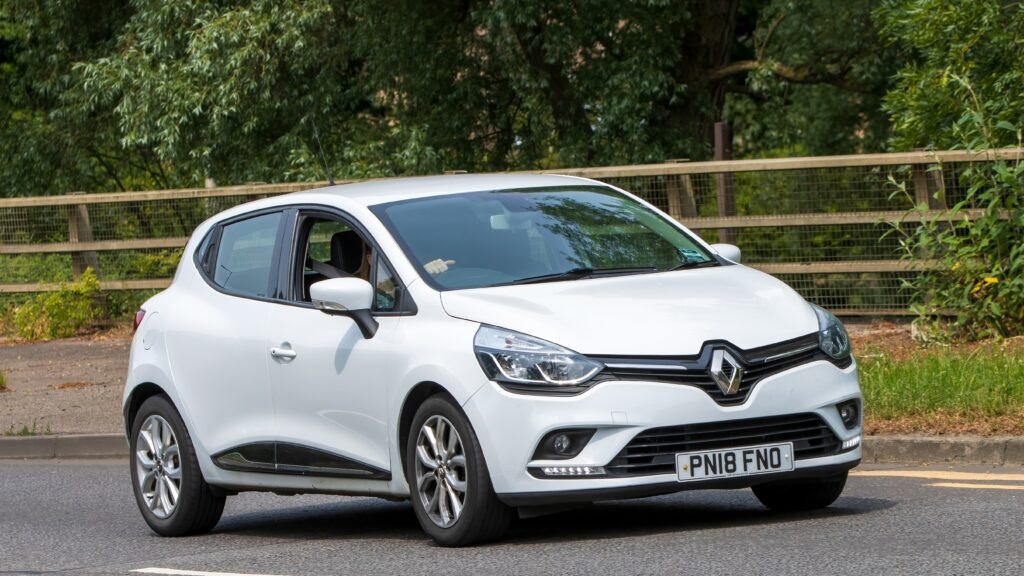 white renault clio