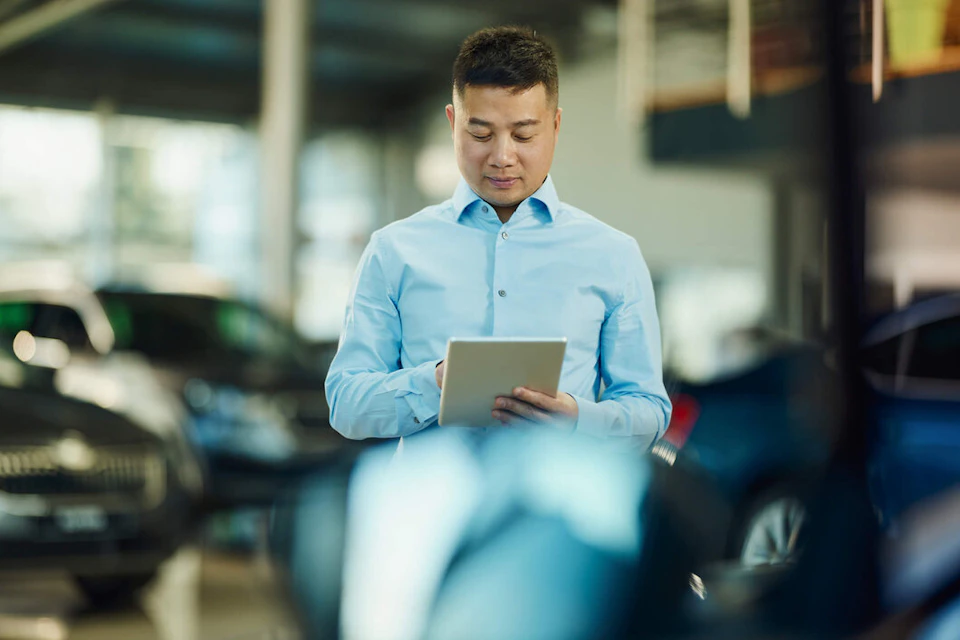 Dealer on a tablet